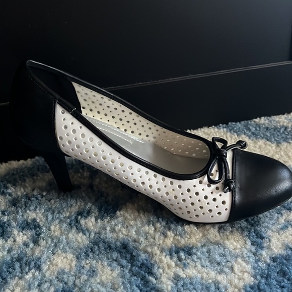 Comfort Plus Predictions Black & White Heels - Size 6.5 - Picture 2 of 3
